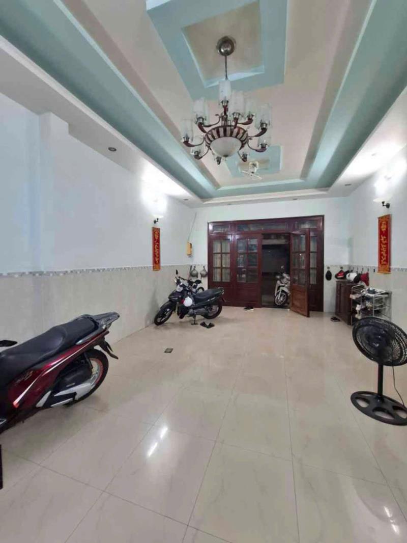 Nhỉnh 5 tỷ- hẻm ô tô trương đình hội q8- ngang 4m rộng rinh