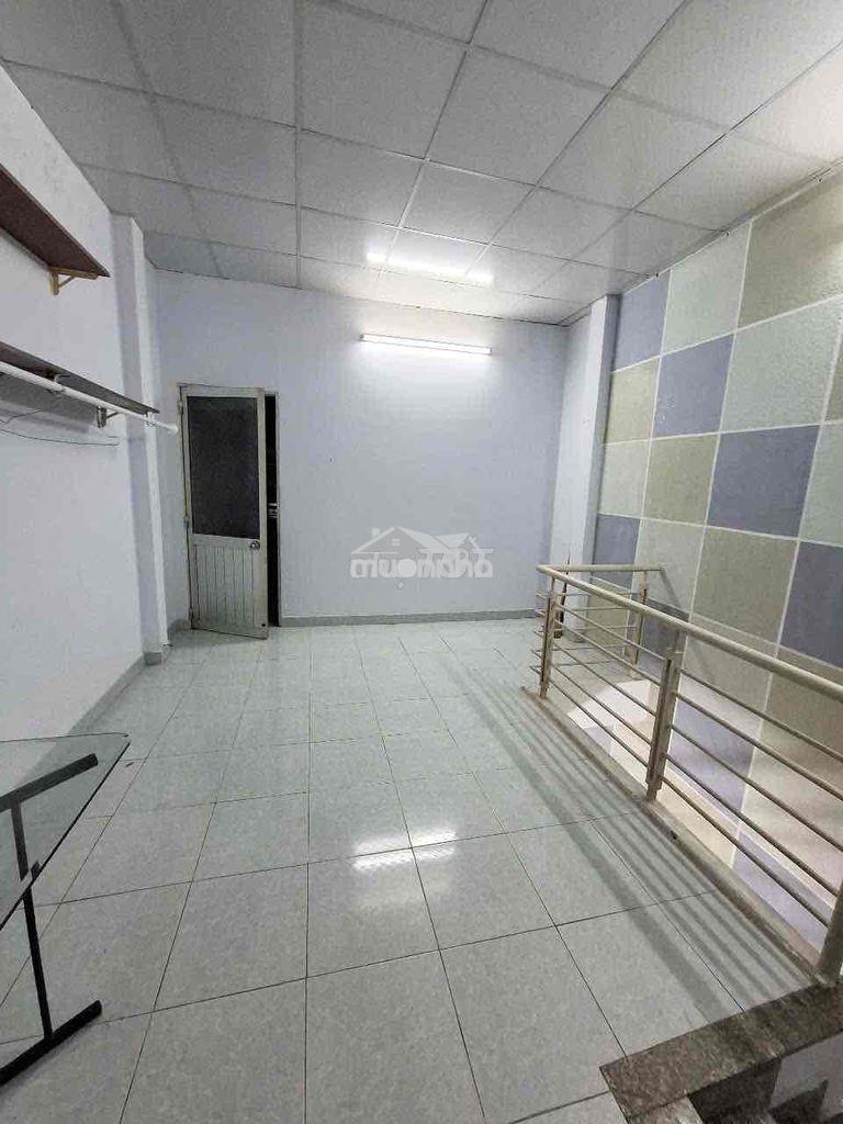Cho thuê nhà mặt tiền hẻm xe tải - 4