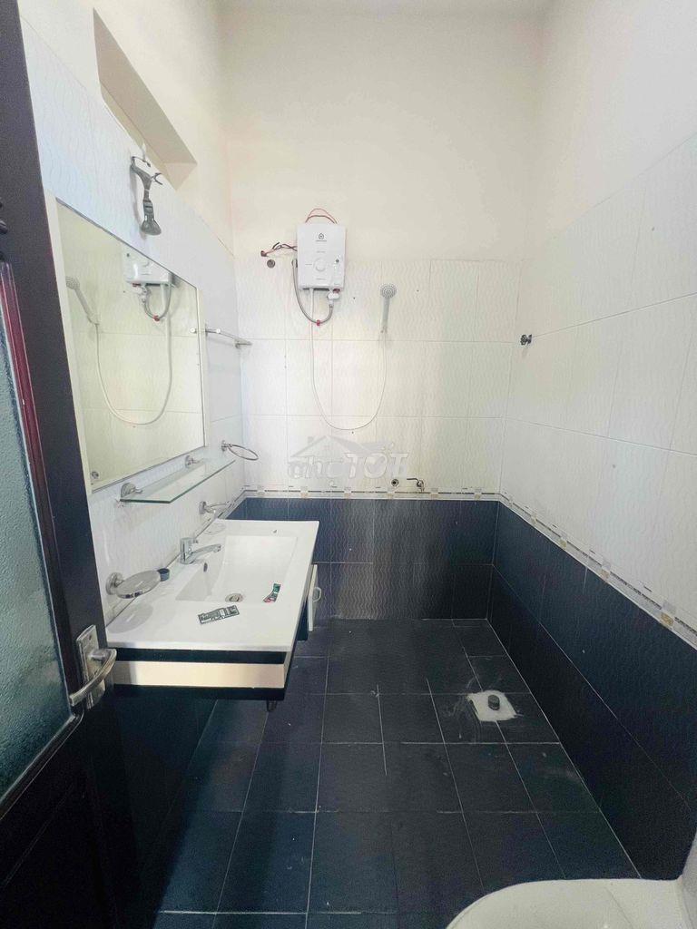 Cho thuê toà nhà 4 tầng - gần góc ngã 4 lê thanh nghị - 2