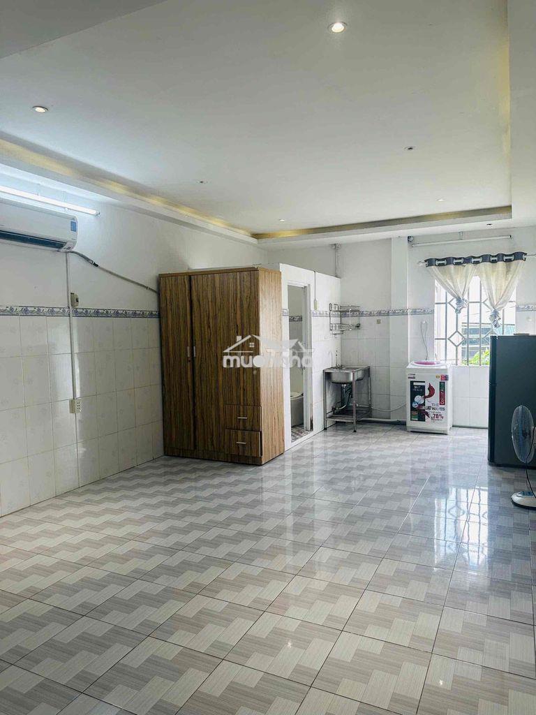 Phòng full nội thất tcó máy giặt riêng mặt tiền oto tt q7-4tr free xe