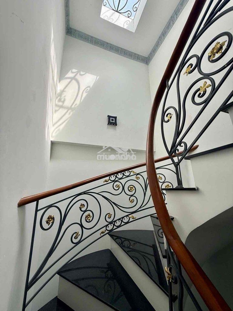 Hơn 5 tỷ - 4 tầng sân thượng - ngang gần 5m - sát mt huỳnh tấn phát - 3