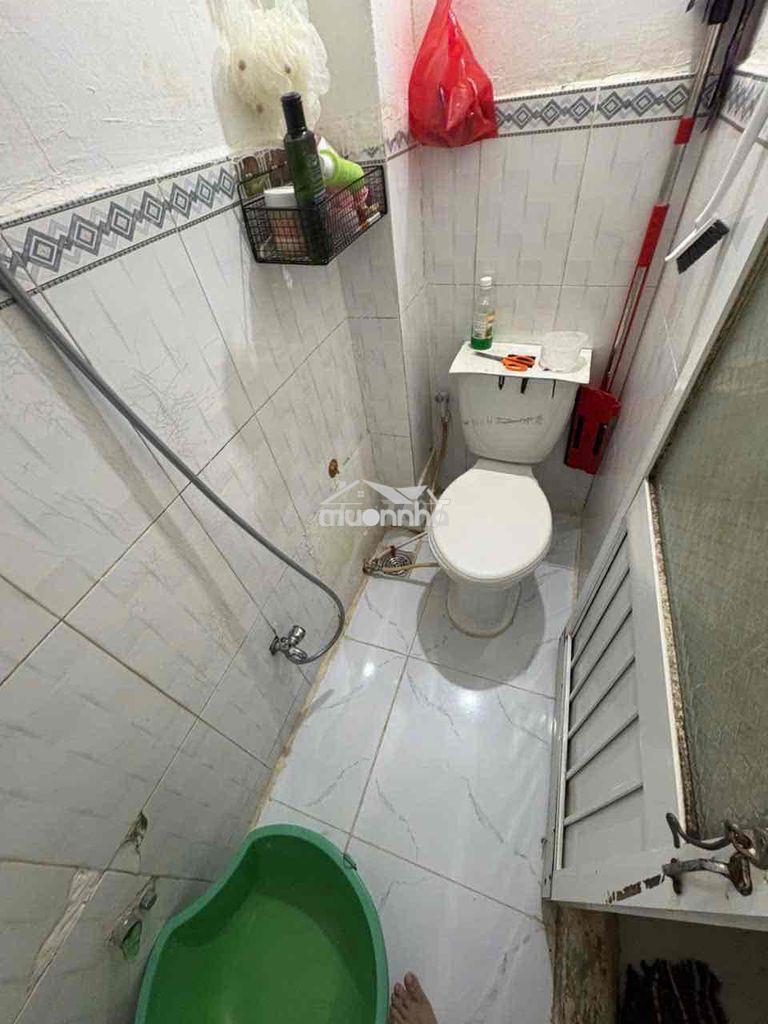 Còn 1 phòng. 4x5m có tolet riêng. có gác lửng. giờ giấc tự do. free bã - 2