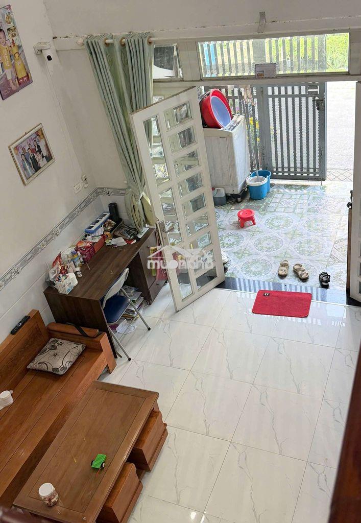 Bán nhà sổ hồng riêng 50m2 - dtsd 100m - 3pn -lò lu - nhỉnh 2 tỷ - 4