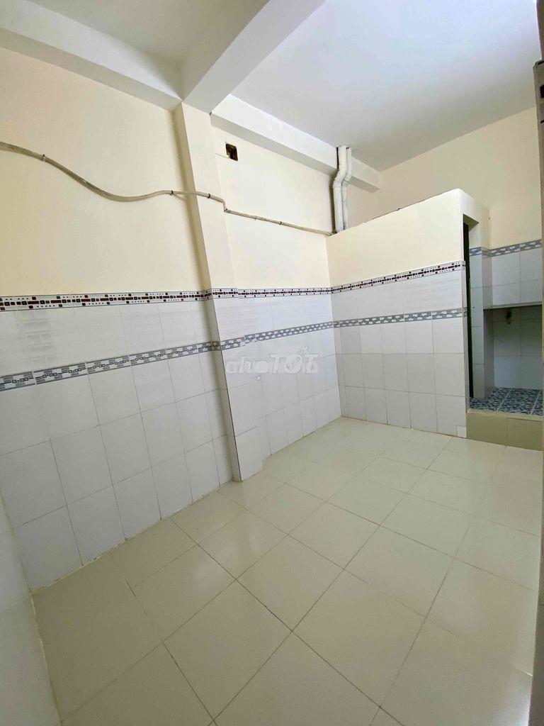 Phòng trọ 12m2 đường 151/1/5 lạc long quân f1 q11 - 3