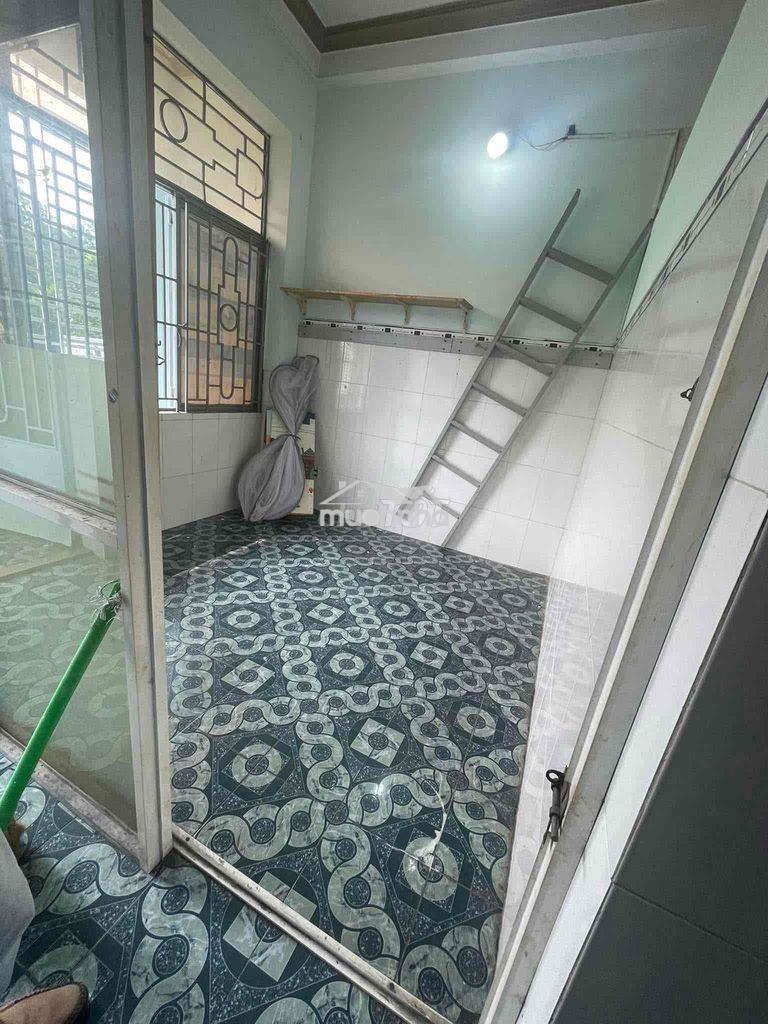 Phòng trọ view công viên, toilet riêng, có gác và ban công