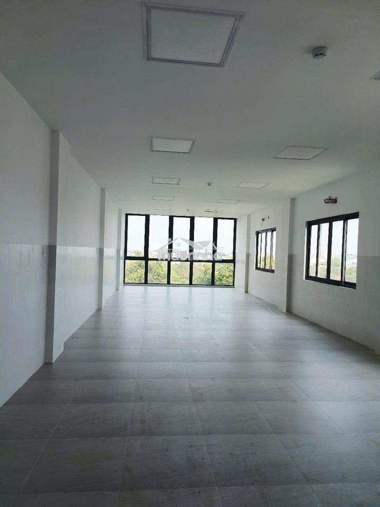 Cho thuê toà nhà mt dĩ an -6 x 20, h+4 lầu, thang máy, 40tr - 2
