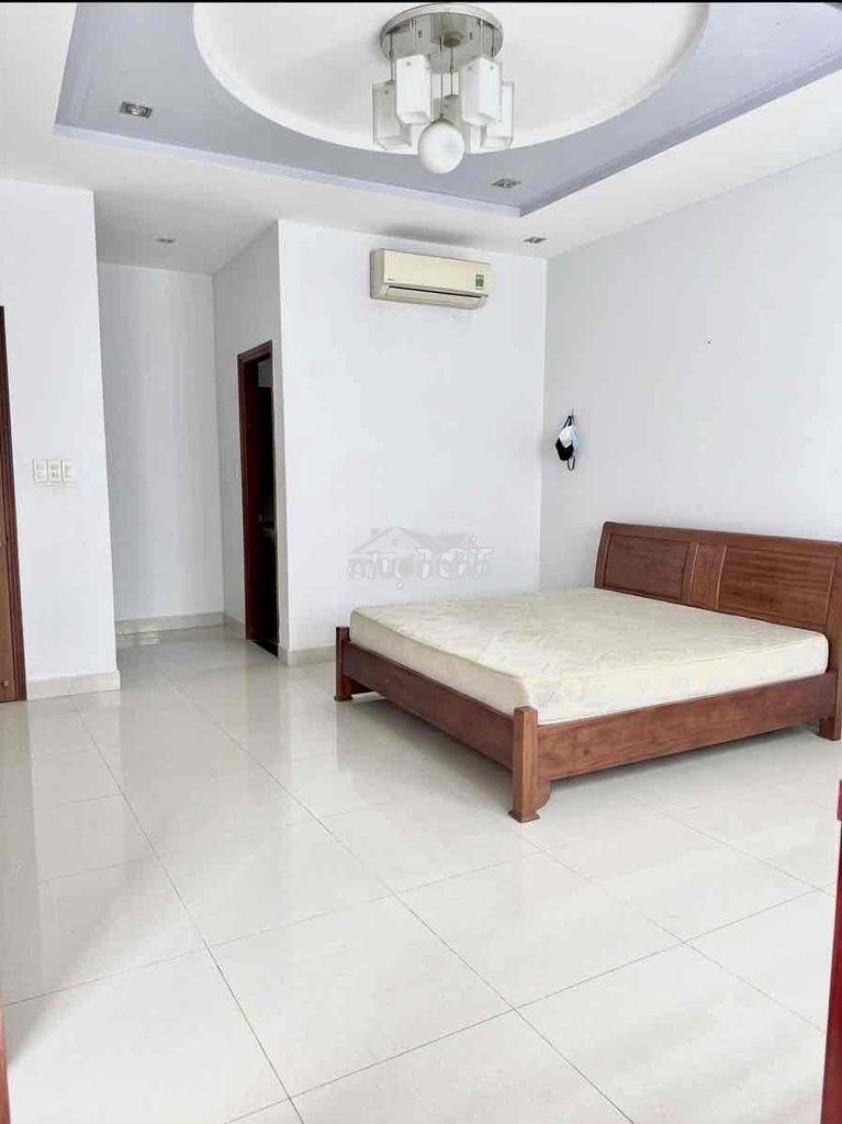 Cho thuê phòng full nội thất, có bồn tắm ngay trường đh stu quận 8