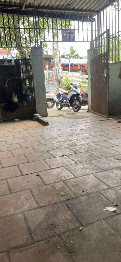 Nhà cấp 4 mặt tiền đường sân xe hơi giá 5 triệu - 2