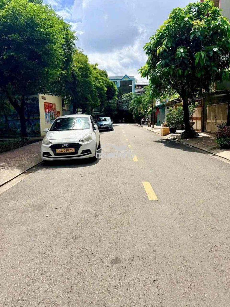 Cho thuê nhà hẻm nội bộ bùi minh trực. gần trường phan đăng lưu.