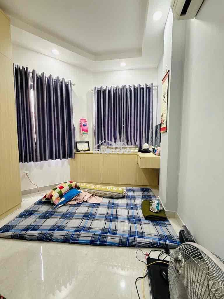 🔥🔥Gấp bán hạ 600tr còn 4,2tỷ tl 🏡 sau lưng căn mặt tiền - ô tô đỗ cổ - 3