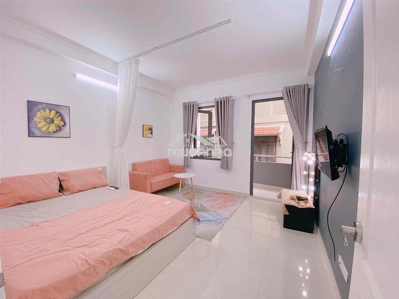 Căn hộ 1 phòng ngủ - bancol cửa sổ thoáng mát - ngay gần chợ bến thành