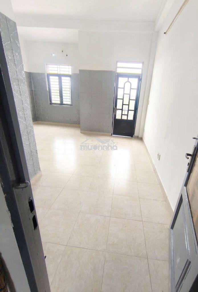 Phòng ban công giá rẻ gần chợ đầu mối, huflit - 2