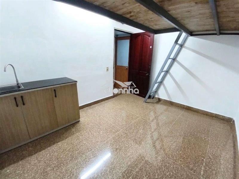 Phòng thoáng mát gác cao, tách bếp, ngay chợ tân hương gần đh huit vhu