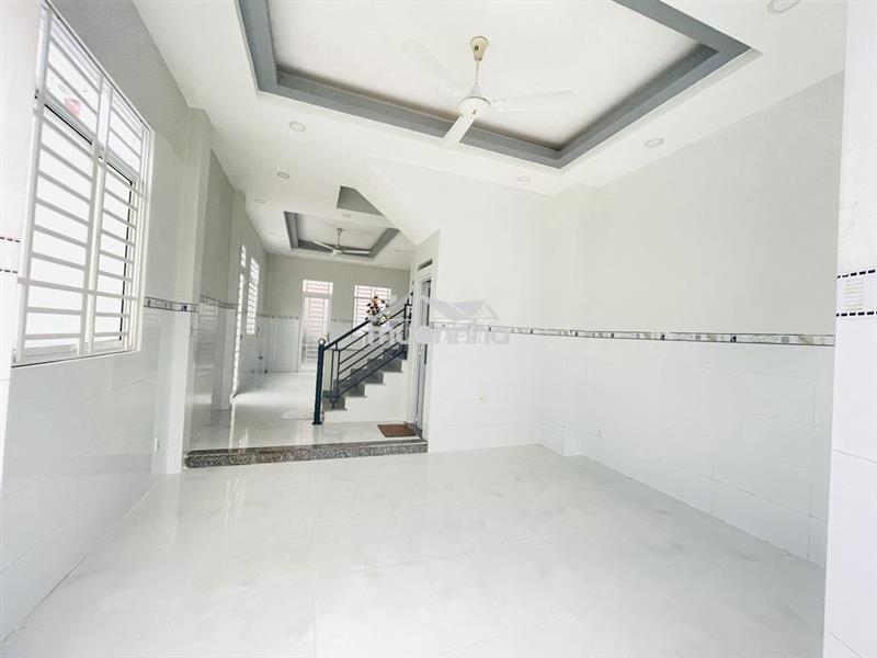 Nhà 1 trệt 1 lầu 135m² 2 phòng ngủ hẻm 8m lê văn chí linh trung