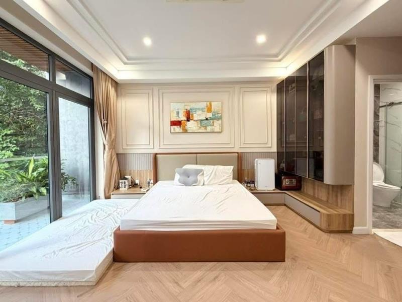 Trung tâm quận 5 - biệt thự - 4 tầng thang máy -  nguyễn chí thanh -  dt: 8 x 20m– 45 tỷ - 4