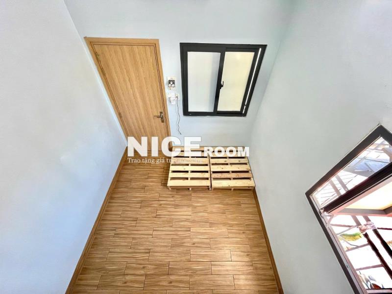 Phòng gác cao/thang máy - cửa sổ ban công đón nắng - 2 chỗ ngủ - làng đại học bình thạnh - 4