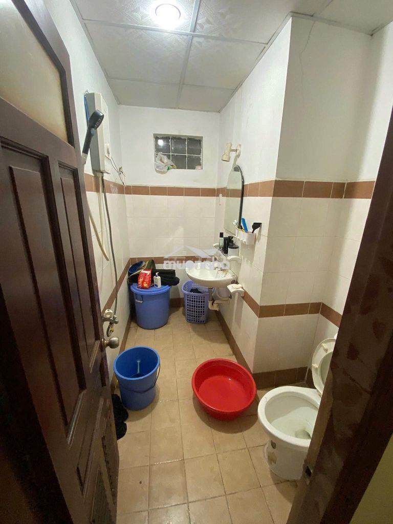 Chung cư 590- cmt8-p.nhiêu lộc:80m2,2p ngủ, không nt giá 11tr/th - 2