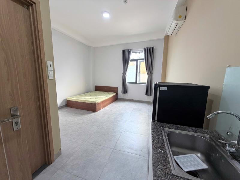 Cho thuê căn hộ cửa sổ trời gần đại học ngoại thương, giao thông vận tải đường xô viết nghệ tĩnh, bình tĩnh