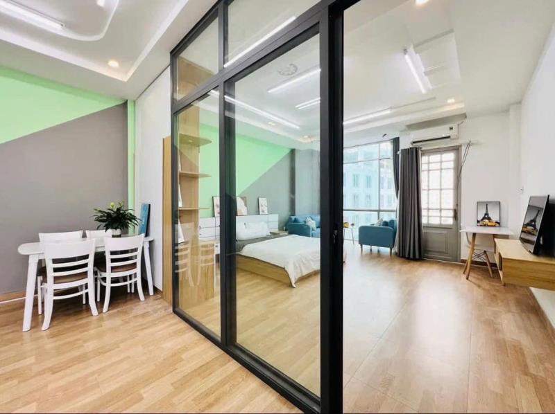 Cho thuê phòng 1pn rộng, vách kính view city, ban công riêng, tách bếp – huỳnh mẫn đạt, bình thạnh | sát quận 1 - 3
