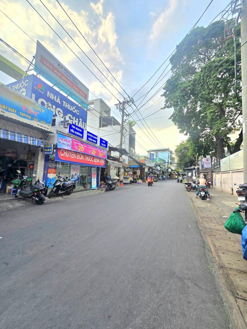 Nhà 4,5 x 33 mặt tiền thống nhất, ngay bv hồng đức, giá thương lượng - 2