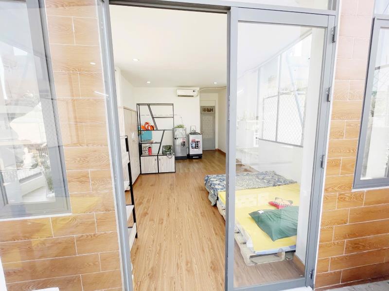 Cho thuê phòng rộng 50m², ban công rộng, máy giặt riêng - gần vlu, iuh, hutech, uef, phan văn trị - 2