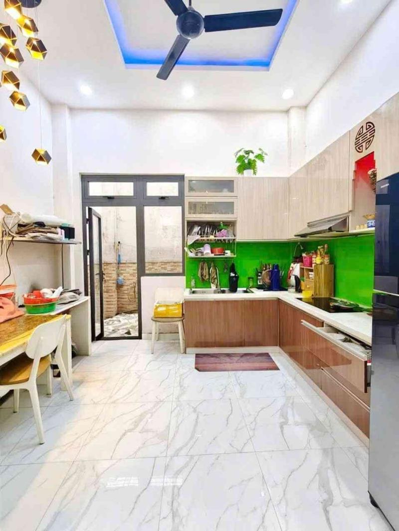 Gần đầm sen - khu phân lô tô hiệu - tân phú - dt: 4*15m - 11 tỷ 2 - 4