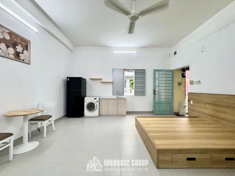 Căn hộ dịch vụ- full nội thất- có ban công- tách bếp - 2