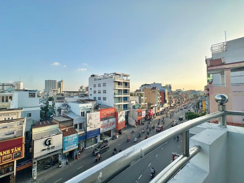 Cho thuê 1pn siêu rộng - tách bếp - ban công mặt tiền đường - máy giặt riêng - ngay ngã tư hàng xanh - 3