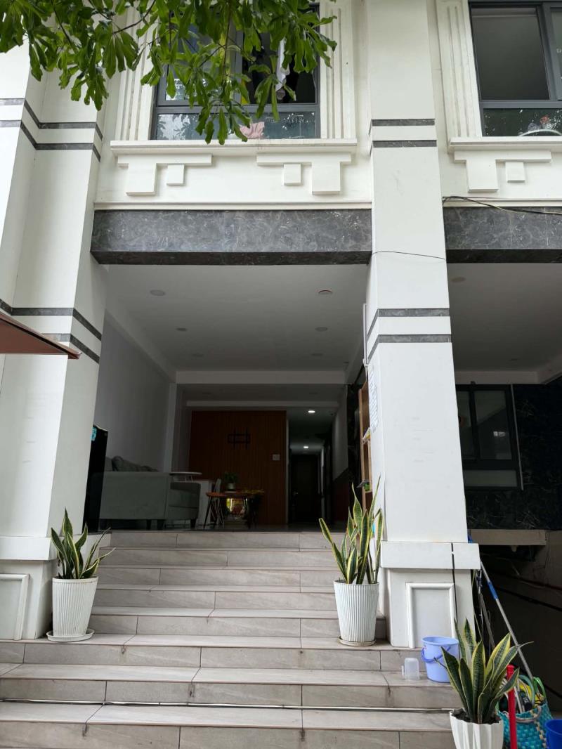 Cho thuê căn hộ studio 1pn tách bếp phòng trống sẵn đặt tại chu văn an cửa sổ thoáng, full nội thất có tủ lạnh, tv gần hutech, ngoại thương, uef,.. tiện lợi di chuyển qua quận 1, thủ đức - 2