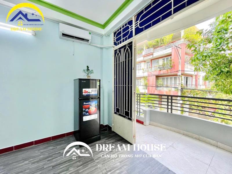 Phòng trọ dạng studio có ban công lớn thoáng, nội thất cơ bản rộng 35m2 - 4