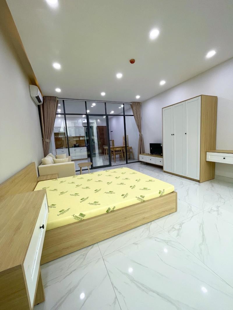 Căn hộ ban công full nội thất, rộng rãi, thoáng mát, phù hợp cho gia đình, nhóm bạn khu vực tân bình, tiện đường sang tân phú, gần sân bay tân sơn nhất, công viên hoàng văn thụ,… - 2