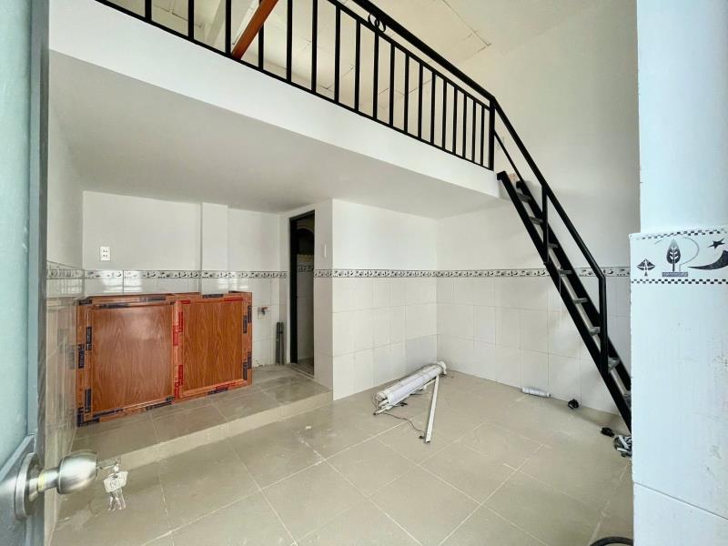 Gác - ban công- mới tinh- ở được 4 người, - 2