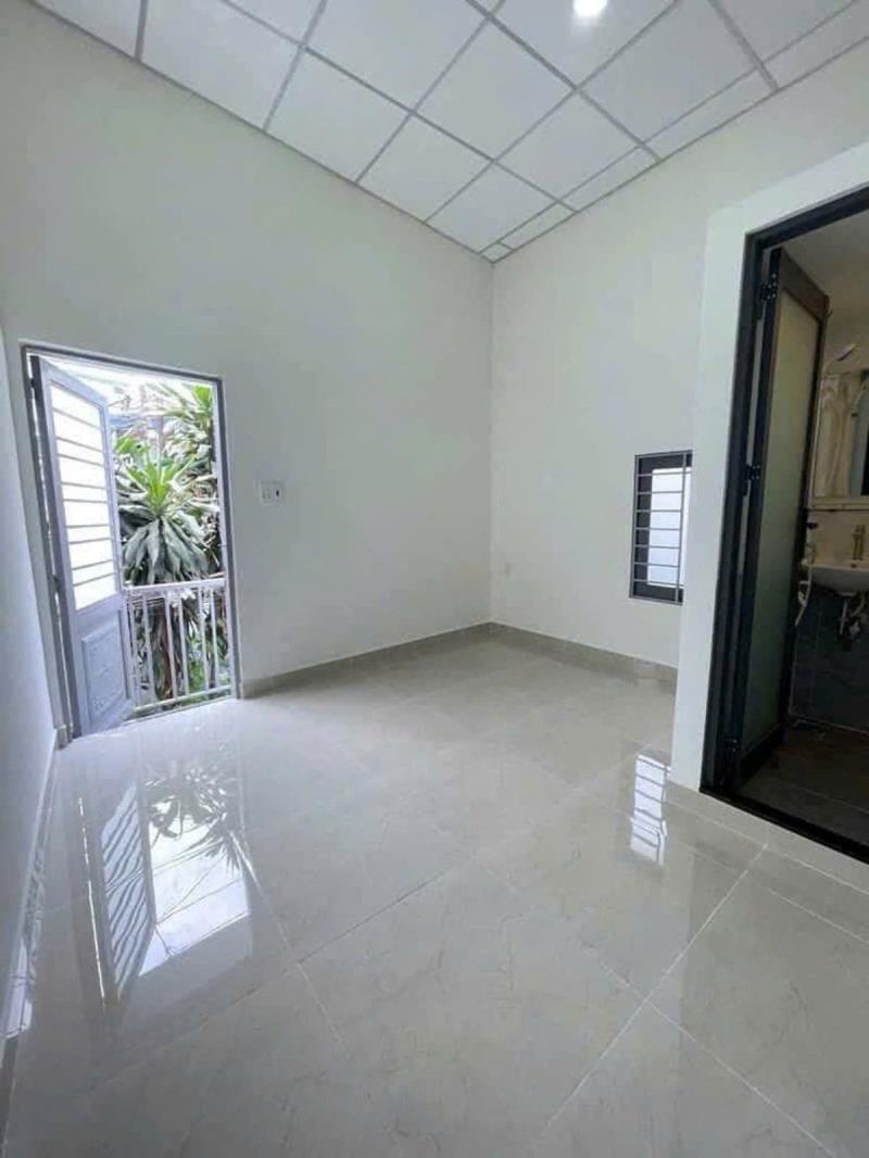 Bán nhà lô góc 2 mặt tiền gần tô ngọc vân - 2 tầng - hẻm ô tô 5m - dưới 3 tỷ