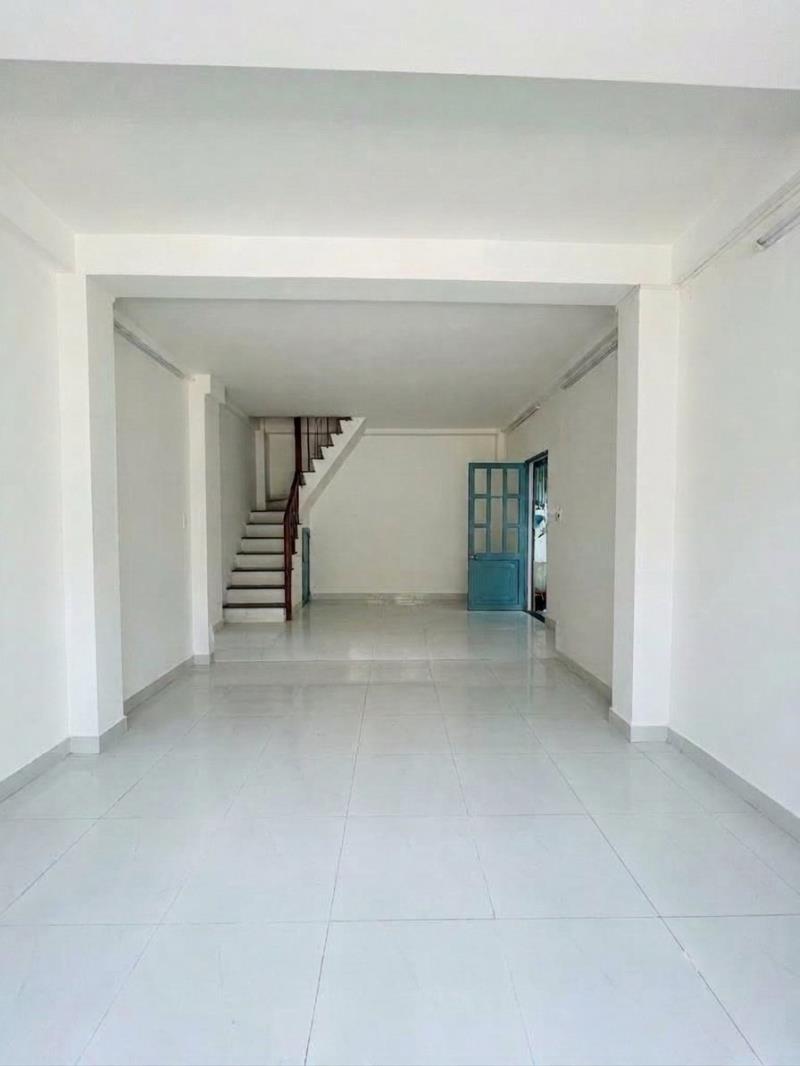 Chủ gấp bán giảm 350tr | hẻm 5m | đường phạm hùng | nhỉnh 4 tỷ - 2