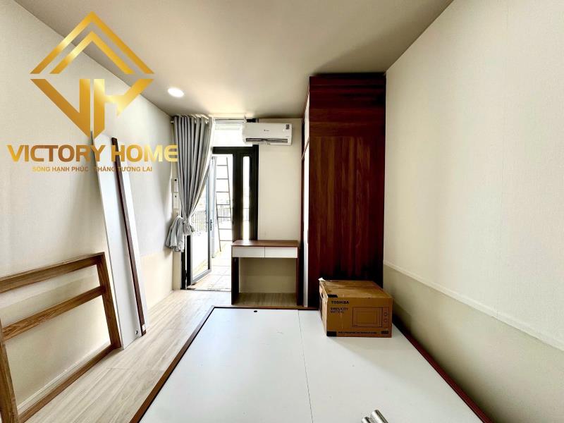 Căn hộ ban công lớn thoáng, máy giặt riêng, phòng khách rộng full nội thất ở phó đức chính gần chợ bà chiểu uef hutech hiu - 2