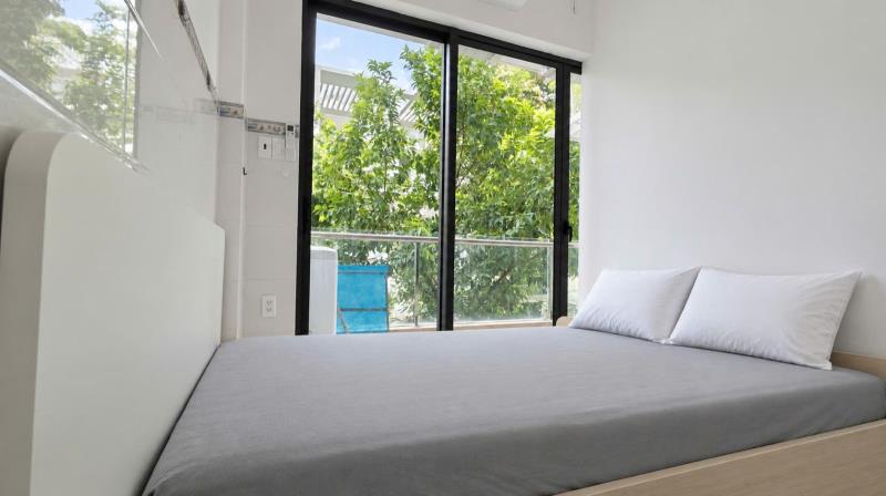 Khai trương căn hộ 2pn ban công - 2 máy lạnh - 2 tủ đồ - 2 giường nệm - máy giặt riêng - ngay đại học văn lang - 2