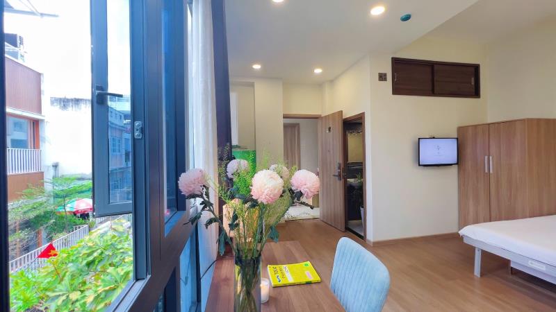 Cho thuê căn hộ 1 phòng ngủ, cửa sổ và ban công thoáng. trong khu vực nhiều cây xanh - 4