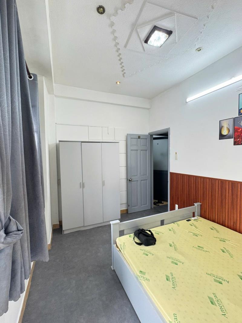  1 phòng ngủ_phòng khách ban công rộng 40m2 máy giặt riêng giáp quận 1_quận 3 ngay phan xích long - 3