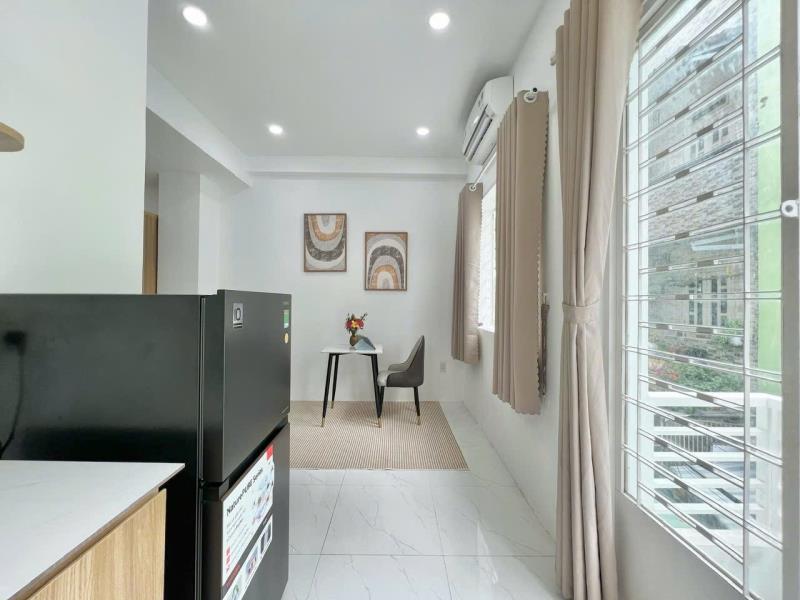 Cho thuê căn hộ rộng 40m2 ban công, tách bếp bình thạnh gần chợ bà chiểu, tiện đi gò vấp, q1 - 4