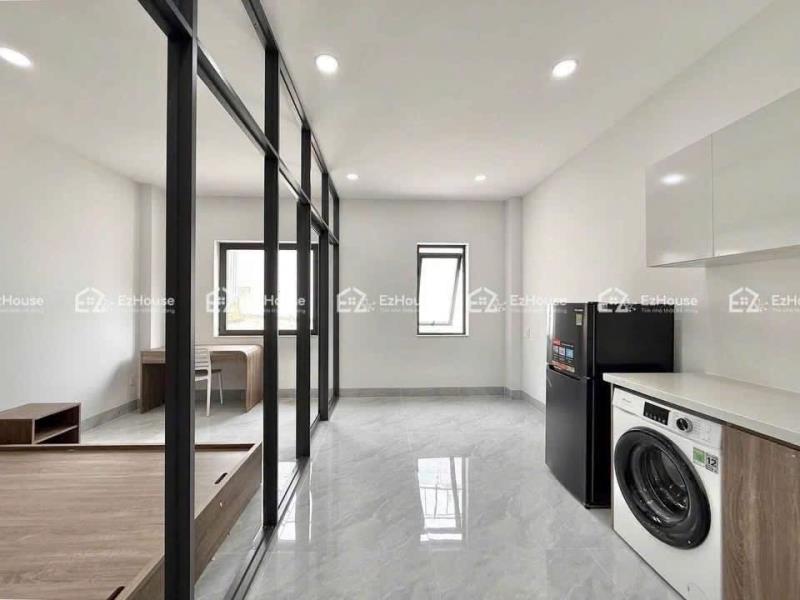 Thuê phòng ngay mặt tiền có cửa sổ đón nắng lớn - 4