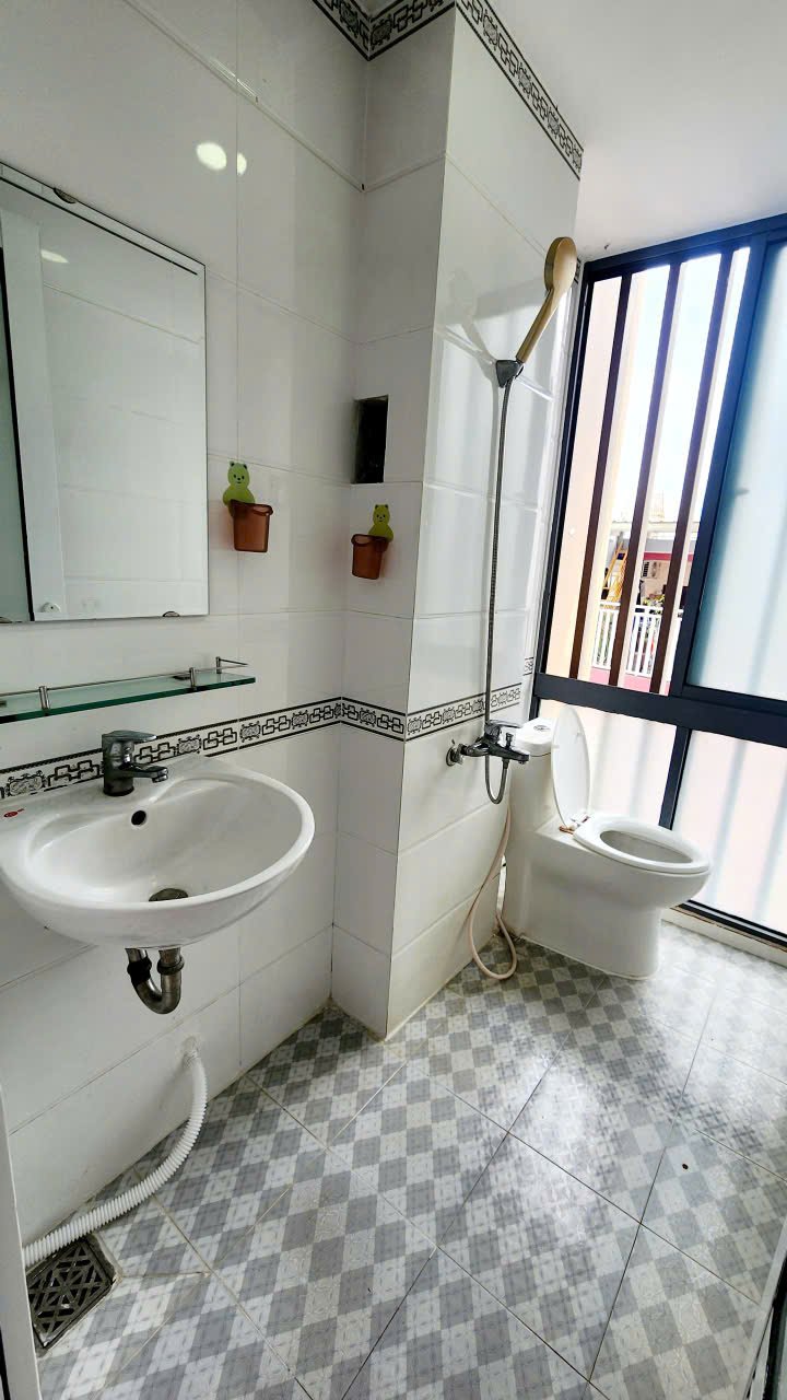 Căn hộ ban công nhỉnh 5tr ngay phú nhuận_sân bay tân sơn nhất_tân bình_quận 1, quận 3 - 4