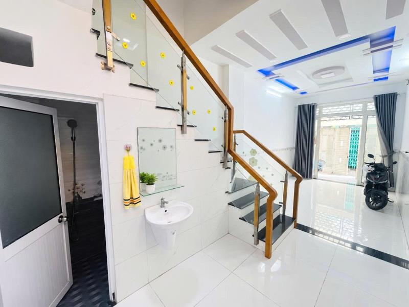 Bán nhà gần hà huy giáp - 3 tầng – gần 70m² – hẻm 5m ô tô đỗ cửa – 5.x tỷ - 2