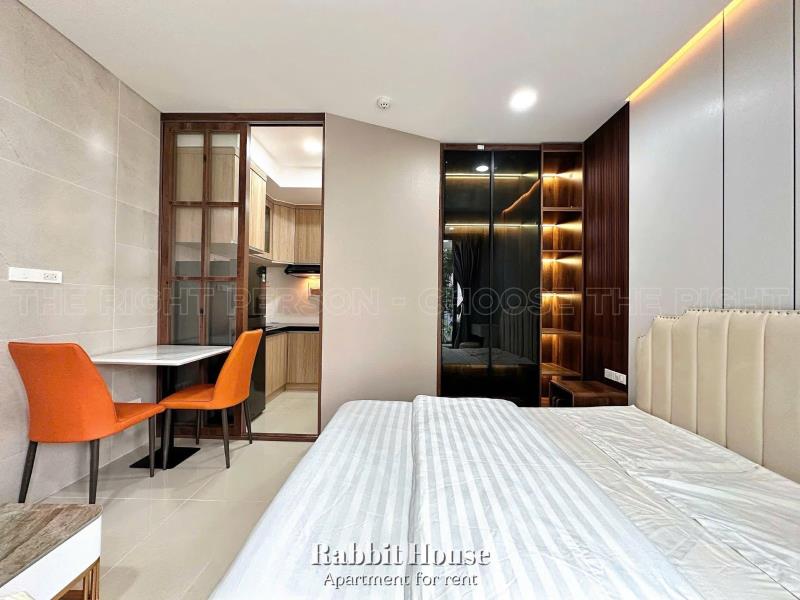 Cho thuê căn hộ ban công full nội thất hiện đại ngay ngã tư hàng xanh tiện đi quận 1 - 3