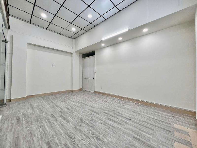 Chính chủ cho thuê mặt bằng ngay gần chợ lý phục man quận 7 - 3