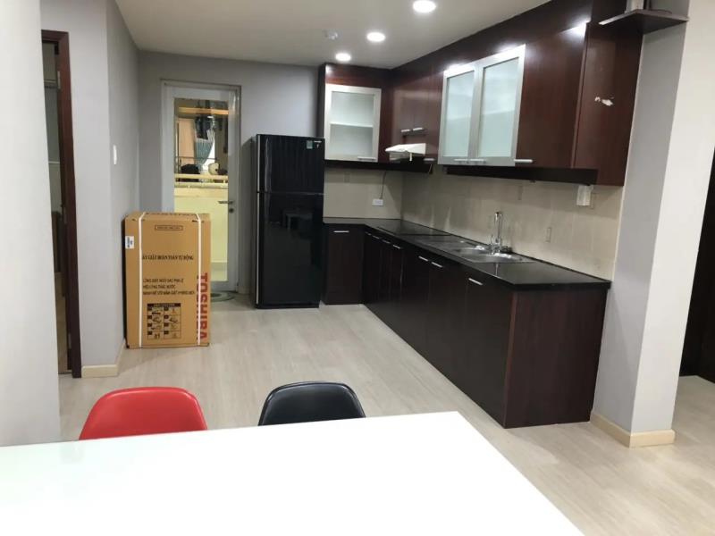 Bán gấp căn hộ cao cấp hùng vương plaza, dt: 130m² - 3pn - 3wc, sổ hồng chính chủ - giá tốt - 2