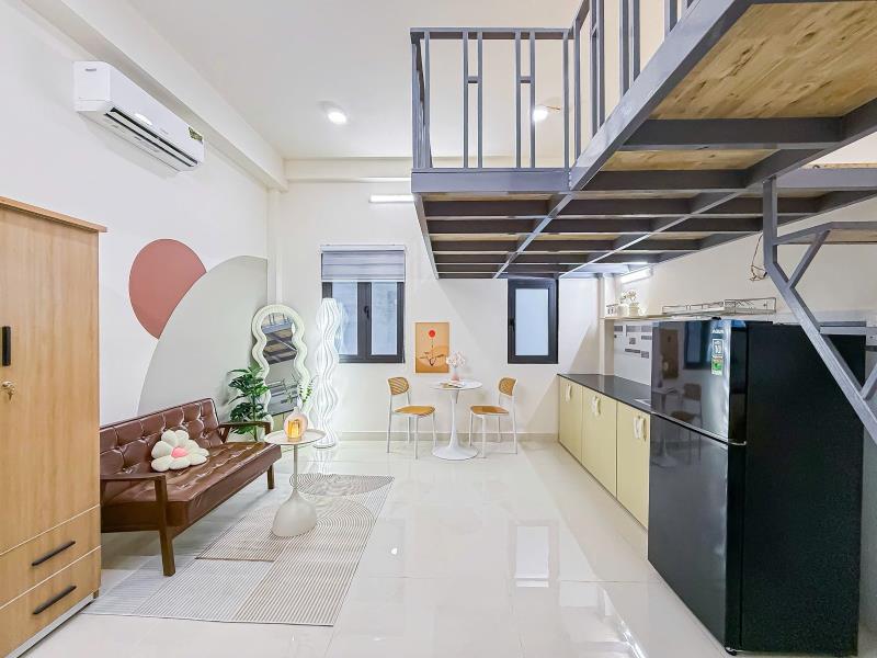 Căn phòng duplex siêu rộng rãi, trần cao vút - 2