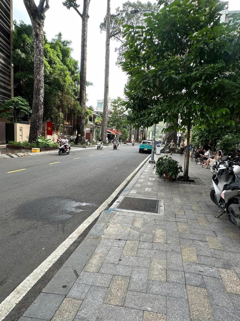 Cho thuê mặt bằng sương nguyệt ánh quận 1 – 200m² – giá 4.500 usd - 3