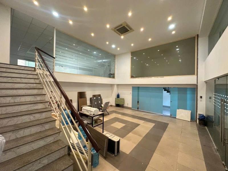 Cho thuê mặt bằng sương nguyệt ánh quận 1 – 200m² – giá 4.500 usd - 4