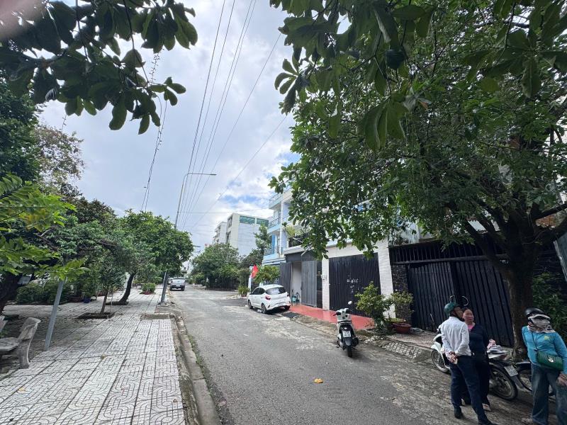 Bán nhà 4 tầng 100m2 mặt tiền kdc thới an - q12- đối diện công viên - 3