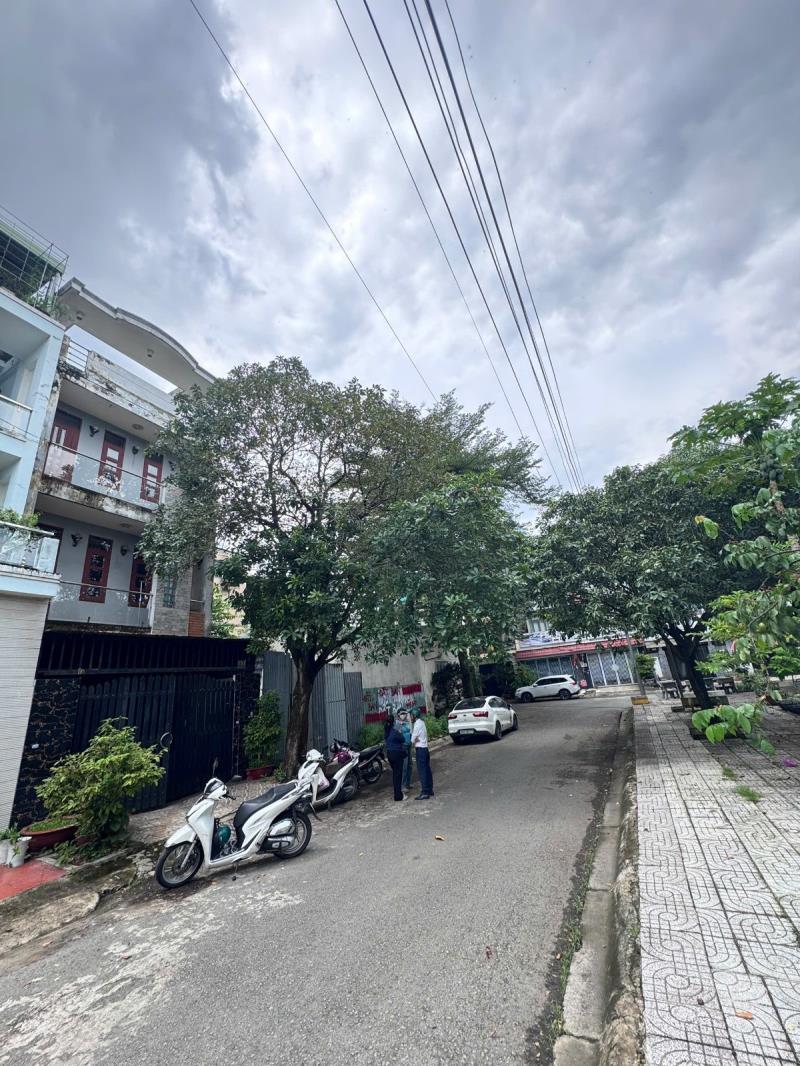 Bán nhà 4 tầng 100m2 mặt tiền kdc thới an - q12- đối diện công viên - 4